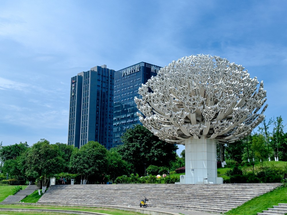 重慶大學(xué)城中央公園不銹鋼和平樹雕塑