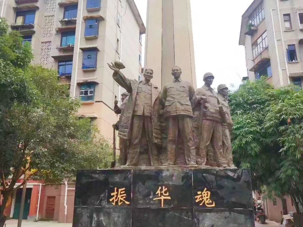貴陽082基地鍛銅人物雕塑