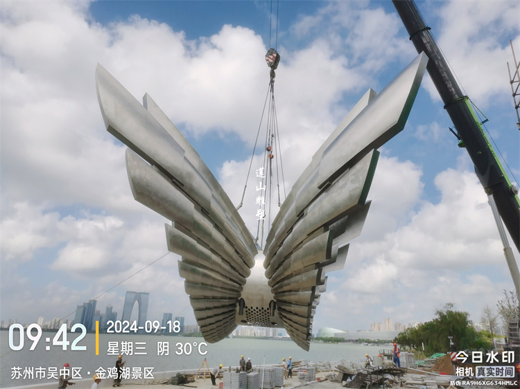 江蘇蘇州金雞湖右岸客廳不銹鋼雕塑